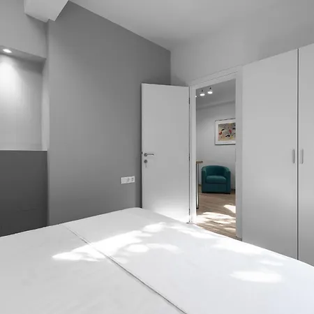 Color Block, Nilie Hospitality Mgmt Lägenhet *